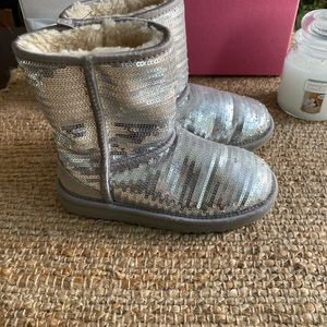 UGG sparkle sequin KID boots Size 2 silver color